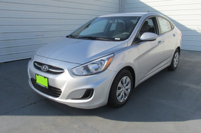 17 HYUNDAI ACCENT (8NHZ589)