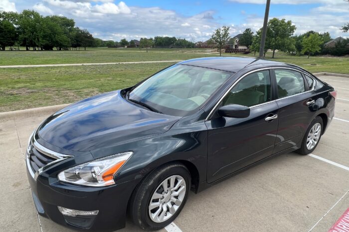 17 WHITE BLACK ALTIMA (PLATE)